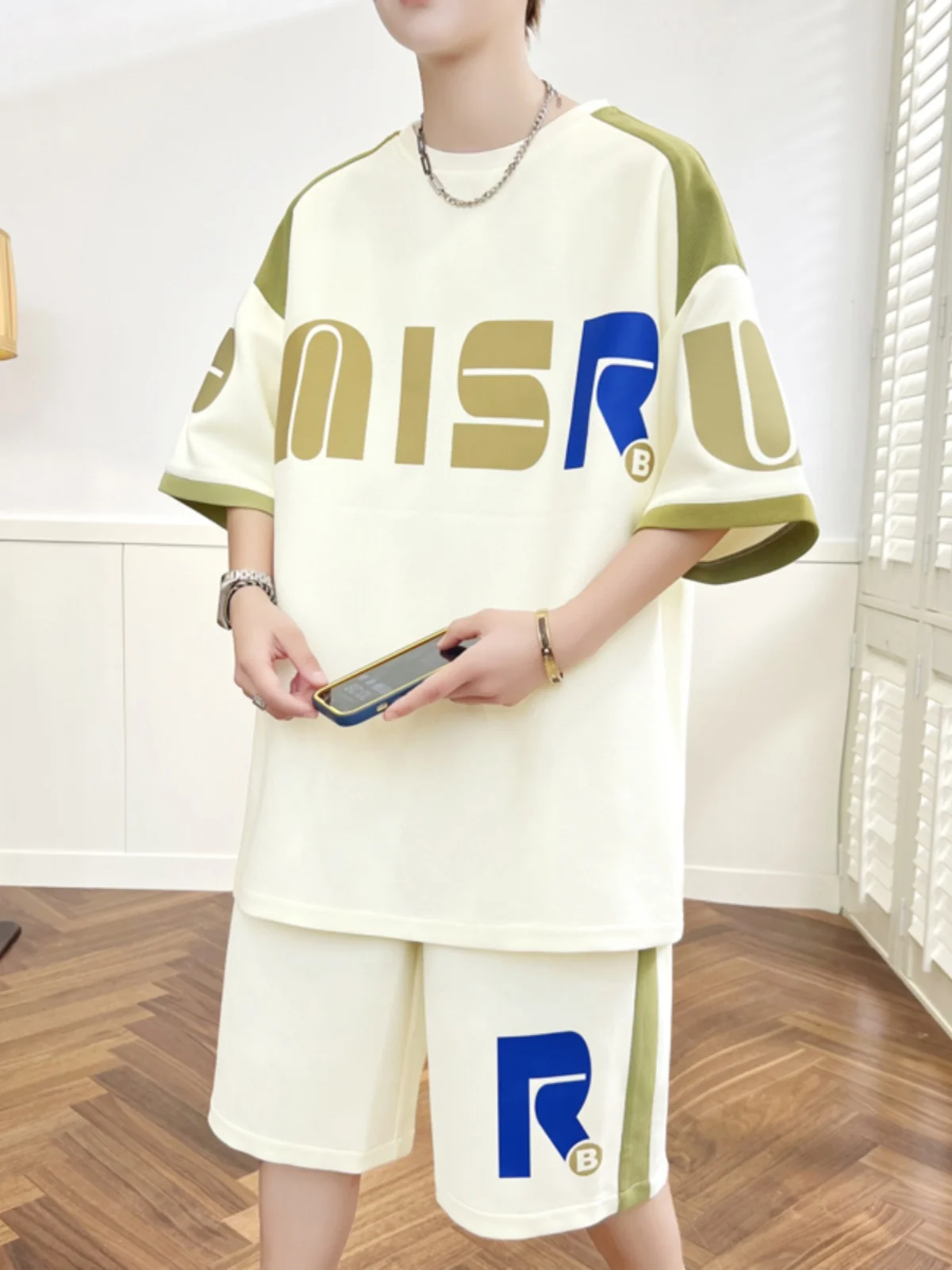 

Мужской повседневный спортивный костюм из ледяного шелка: футболка с коротким рукавом и длинные брюки из полиэстера. Новинка лета.