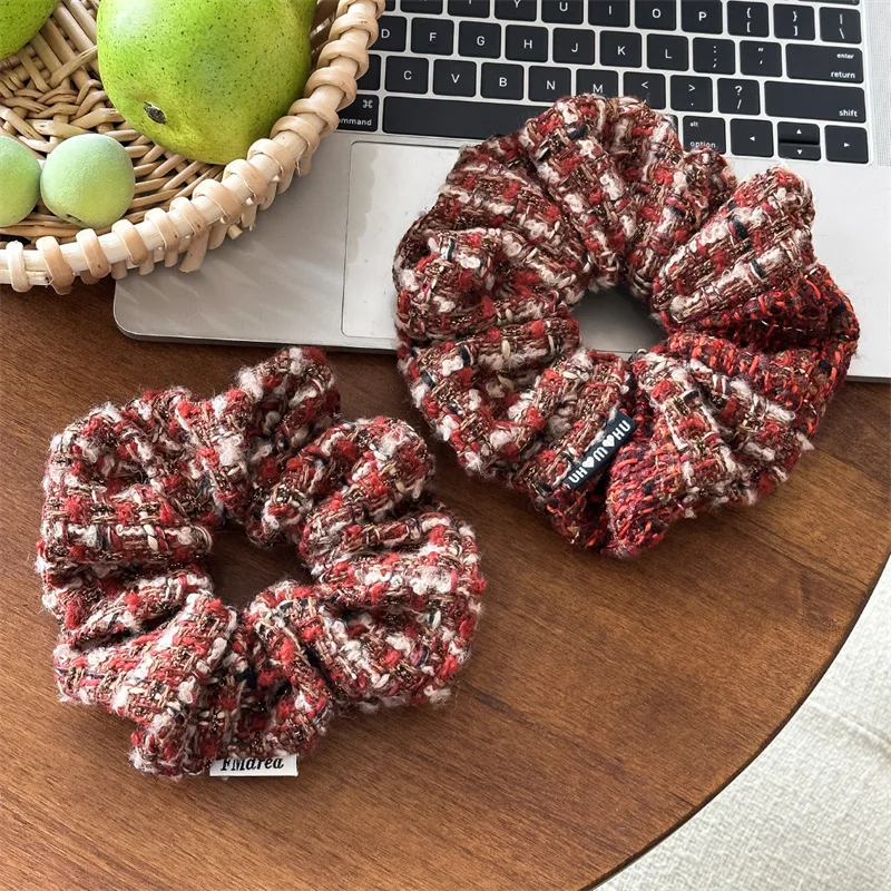 

Autumn And Winter Vintage Red Woolen Plaid Small Fragrant Wind High-Grade Sense Head Rope For Elegant Female Senior Temperament