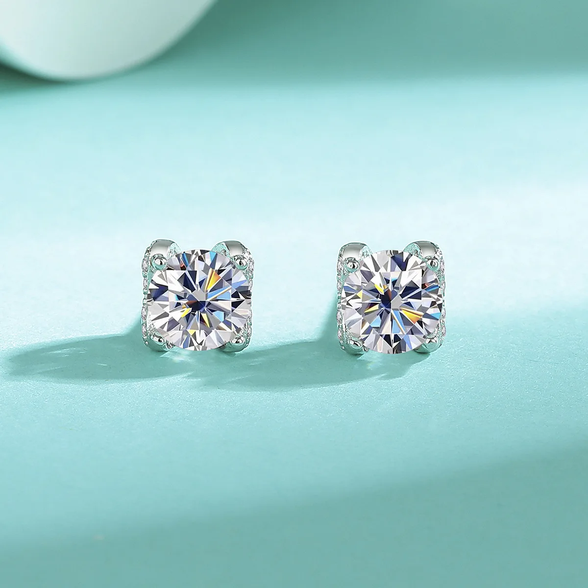 

18k White Gold 2ct Four-prong Moissanite Earrings Exquisite Platinum Pt950 Micro-embellished Heart-shaped Earrings for Women