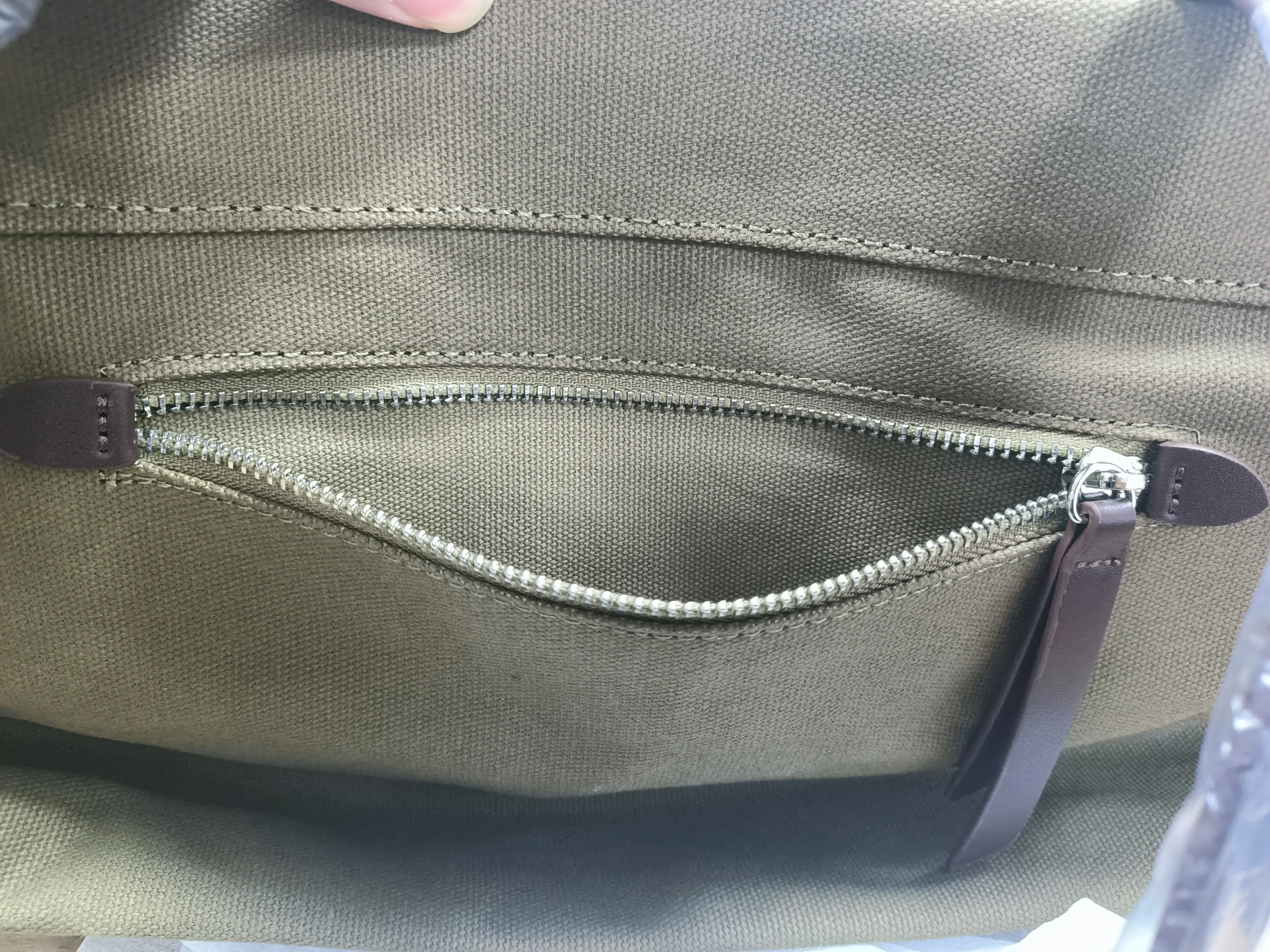 Luxuriöse Canvas-Leder-Mehrfach-Taschen-Tragetasche, Damen-Schultertasche mit Reißverschluss im Vintage-Stil, Motorrad-Biker-Style Handtasche, Leichtgewichtig – Detail 7