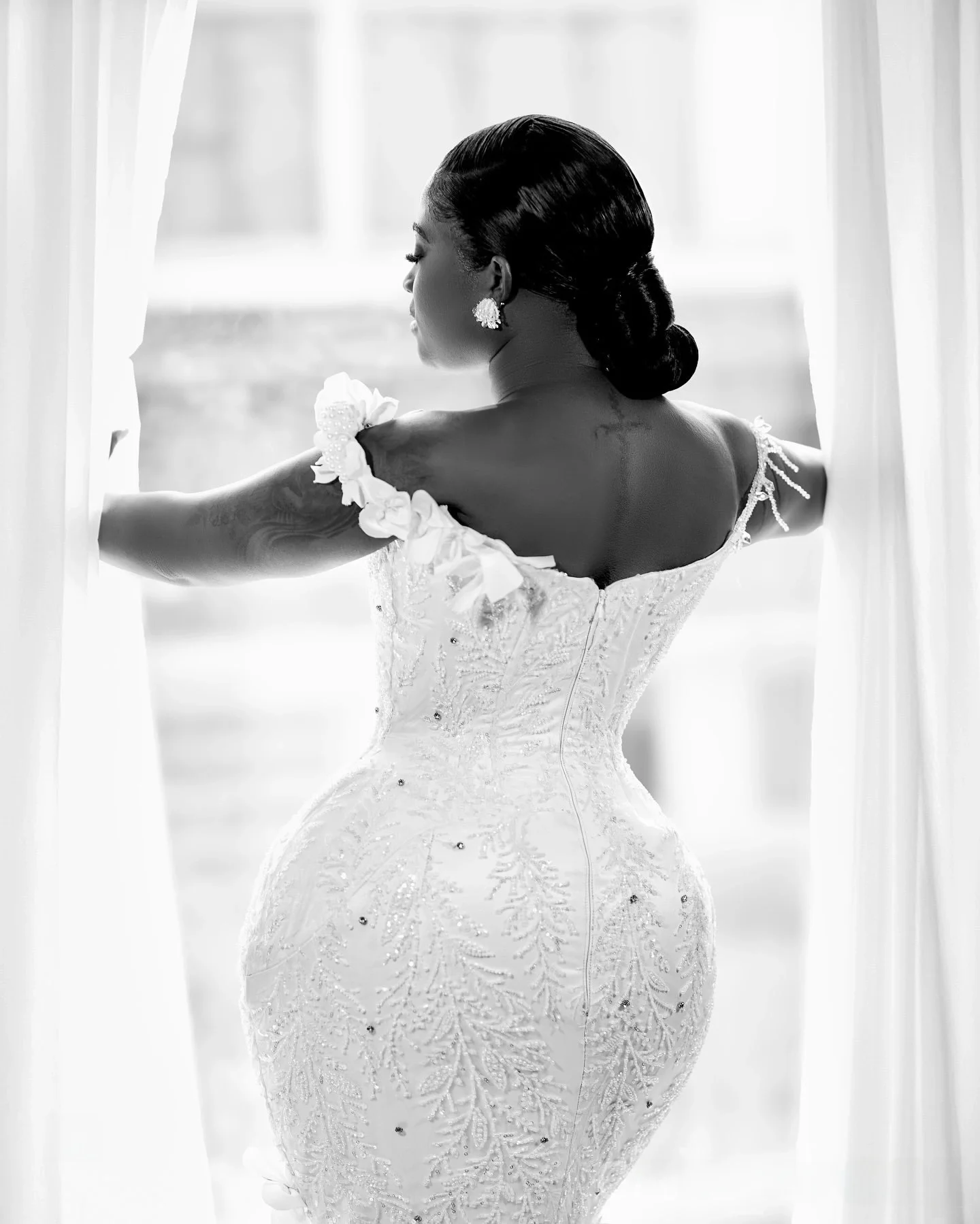 تخصيص قبالة الكتف تسلق الترتر الخرز فستان الزفاف الفاخرة Vestidos Noivas حجم كبير الزهور الصناعية فستان زفاف #4