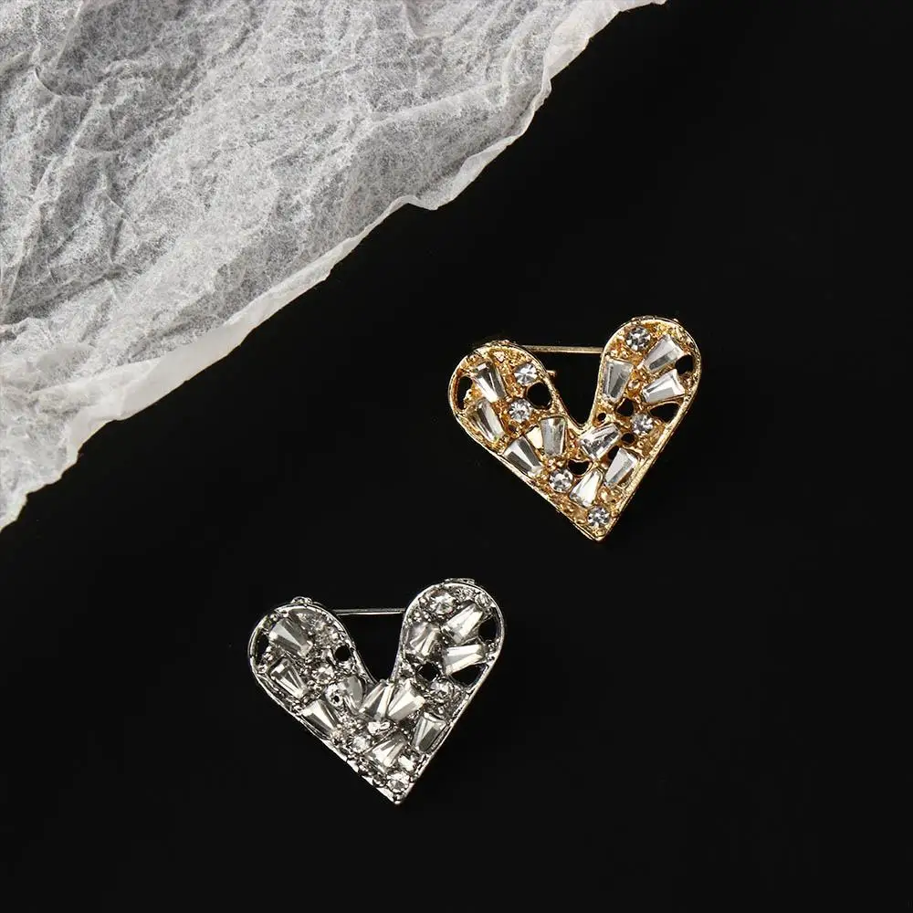 Jewelry Korean Style Heart Brooch Rectangular Shiny Rhinestone Pin Elegant Hollow Out Hollow Heart Breastpin Women