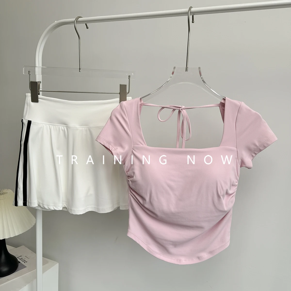 

Спортивный костюм для бадминтона для женщин, летний облегающий, с нагрудной подушечкой для йоги, с короткими рукавами, для тренировок в тренажерном зале, быстросохнущий, для утреннего бега