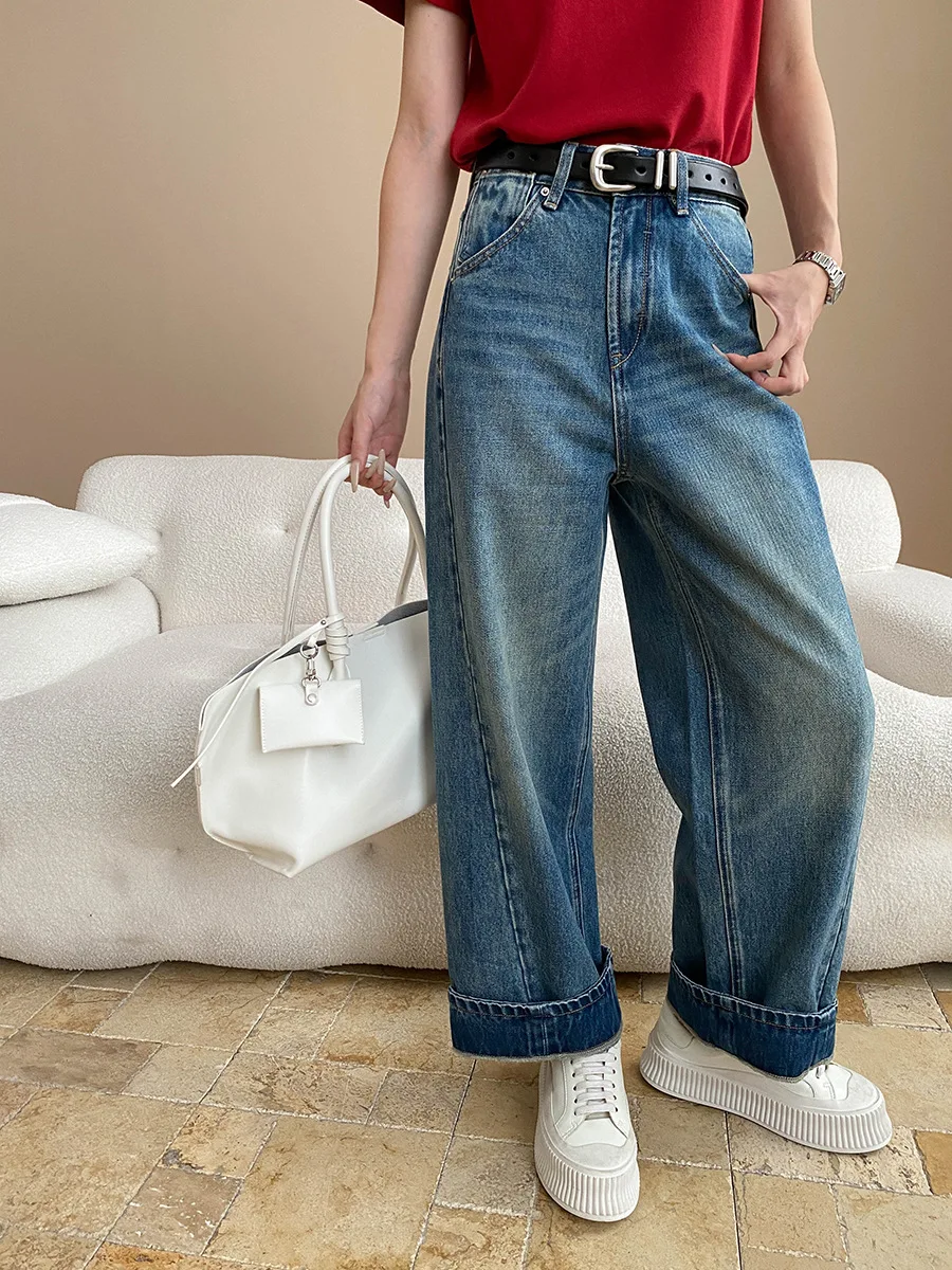 Design alla moda con bordo arrotolato, jeans dimagranti a vita alta, larghi a gamba dritta