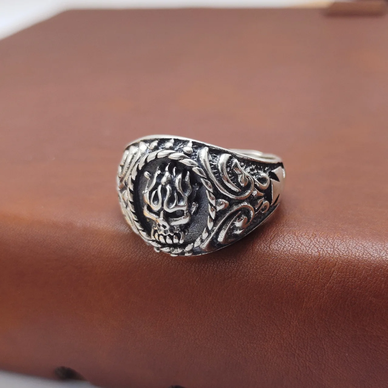 

S925 sterling silver fashionretromen carved ring domineering punk skull trendy index finger ring