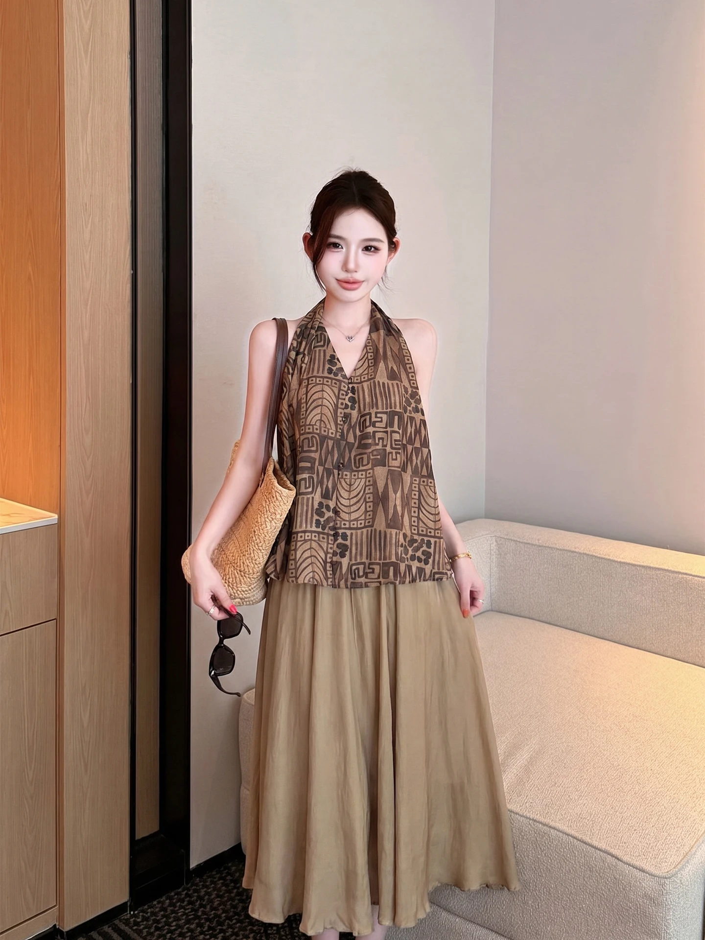 

Retro Floral Print V-Neck Halter Vest Women's Summer Light Maturity Style Set Draping Skirt Two-Piece Set Casual Commute