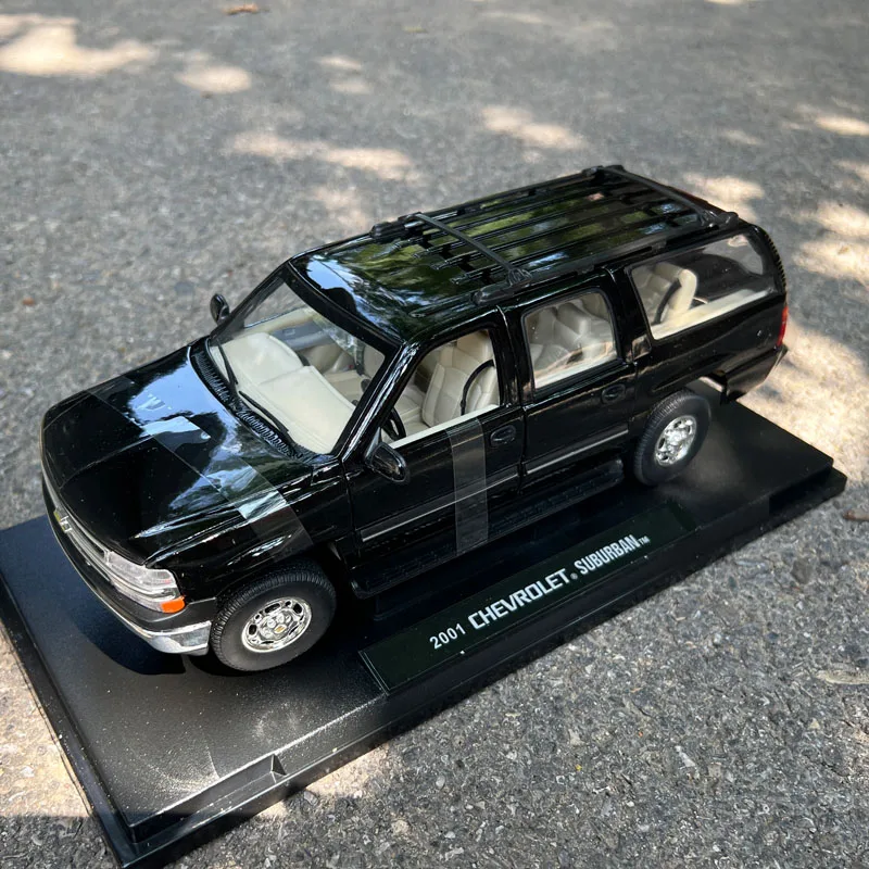 

1:18 Original Scale Model,American Collectibles,Chevrolet 2001 SUBURBAN,Paint Not Good,Diecast Model for Collection and Display