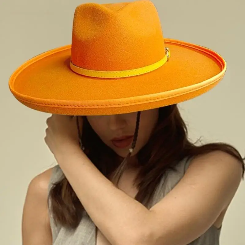 

Изысканные шапки унисекс. Уникальная потертая стильная шапка. Красивая зимняя шапка для комфорта и долговечности.