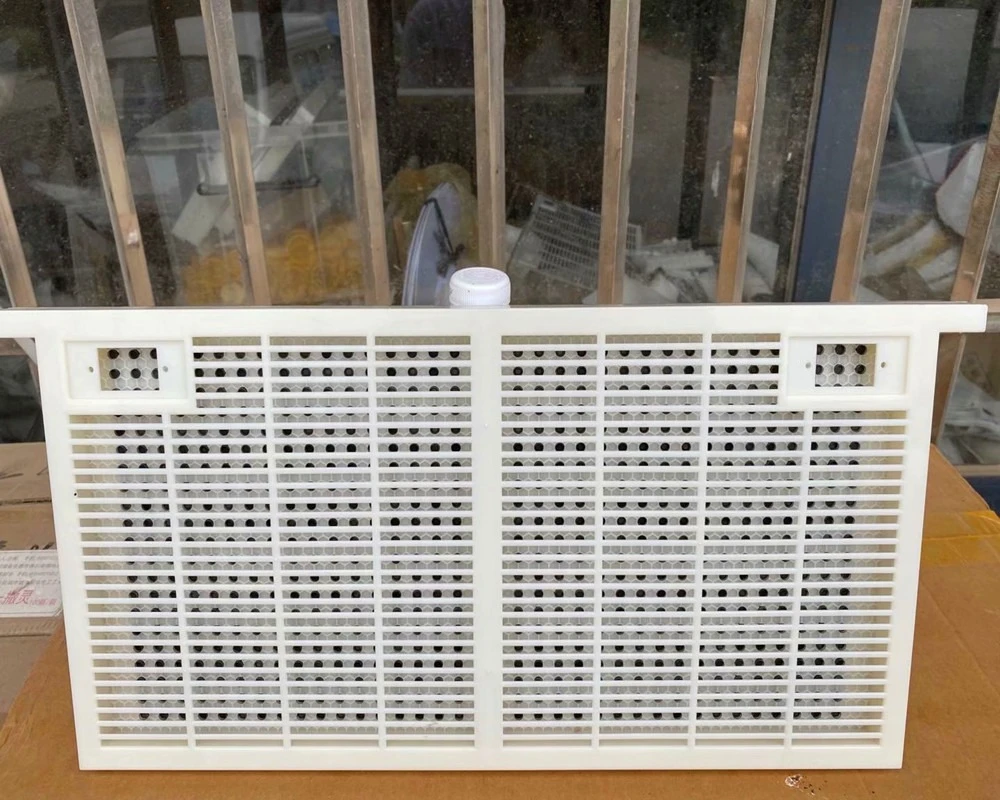 Italian queen bee feeding kit, queen bee excluder, cell rod base, perforated royal jelly frame, inactive larva royal jelly frame