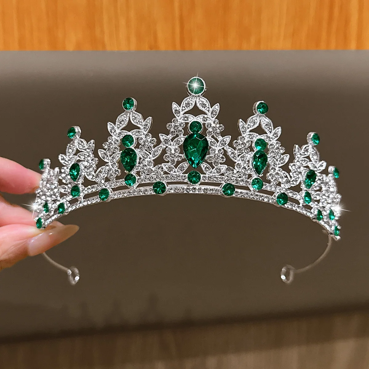 

1 sweet and fashionable versatile silver green crown suitable for daily hair accessories