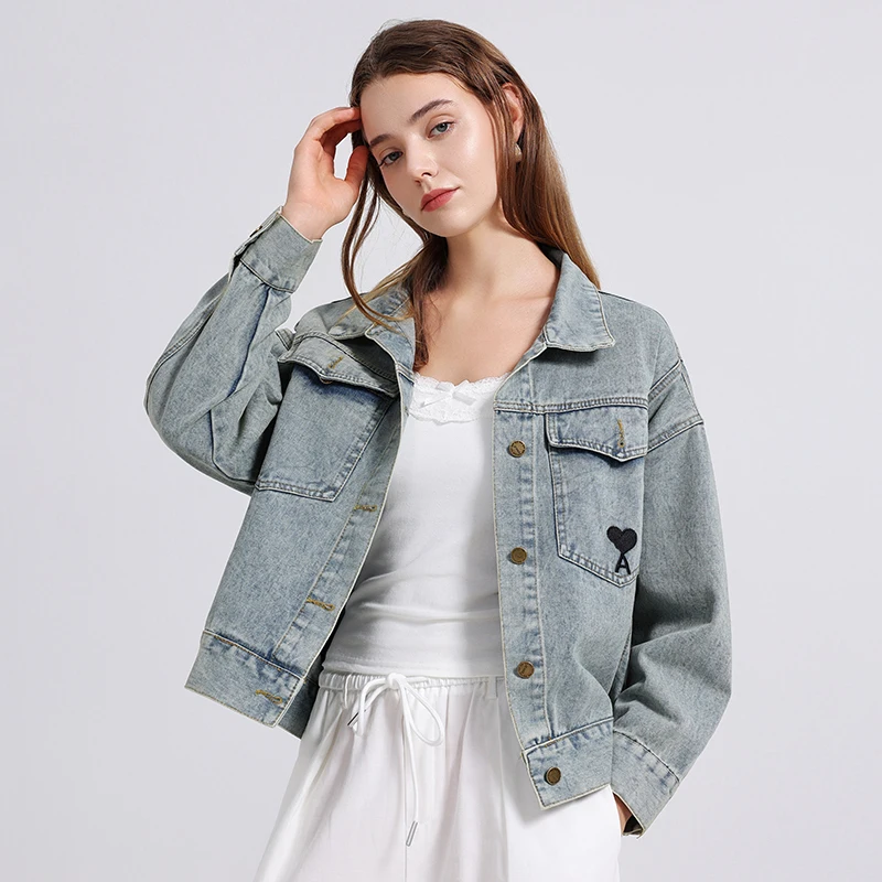 قمصان جينز للنساء لخريف 2025 وصلت حديثًا قميص دينيم نسائي مطرز بأكمام طويلة وبلوزة ملابس خارجية