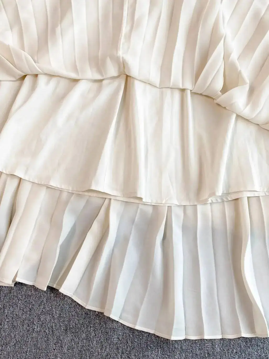 Vestido plisado de gasa con empalme de encaje y bordado Floral elegante para mujer, bata de pasarela con bolsillo y cinturón con botones dorados de manga corta