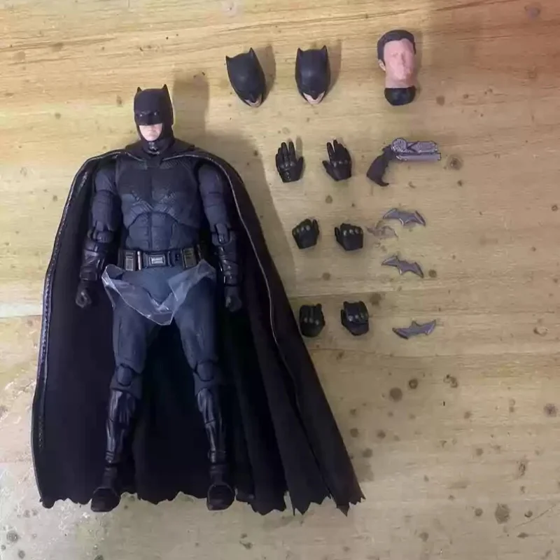 

В наличии: Коллекционная фигурка Бэтмена Mafex 222 (версия Light Armor 3.0) по мотивам Бена Аффлека из Лиги справедливости, без упаковки, подарочная модель