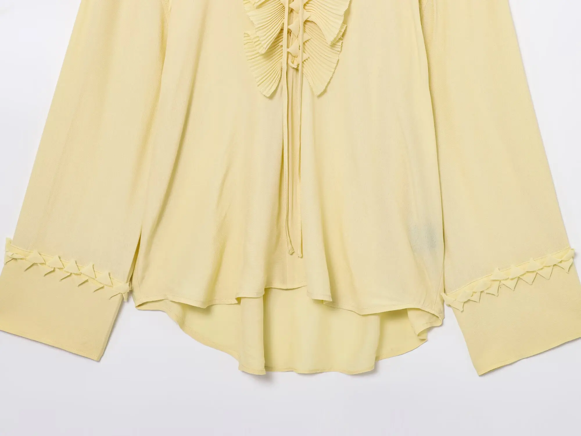 PB&ZA2025 ฤดูร้อนใหม่ของผู้หญิงอเนกประสงค์ลูกไม้นัวเนียคอวีชีฟองเสื้อเชิ้ตยาวหลวม