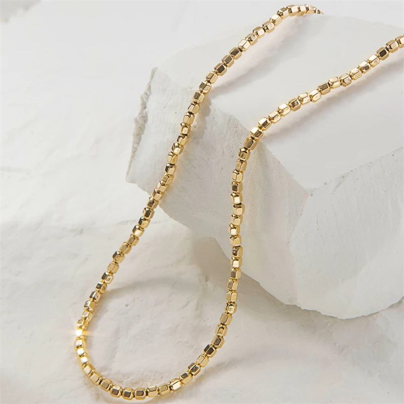 Naszyjnik z koralików wypełnionych 14-karatowym złotem Dainty Bead Choker Ręcznie robione wisiorki Odporny na przebarwienia naszyjnik Czeska biżuteria damska