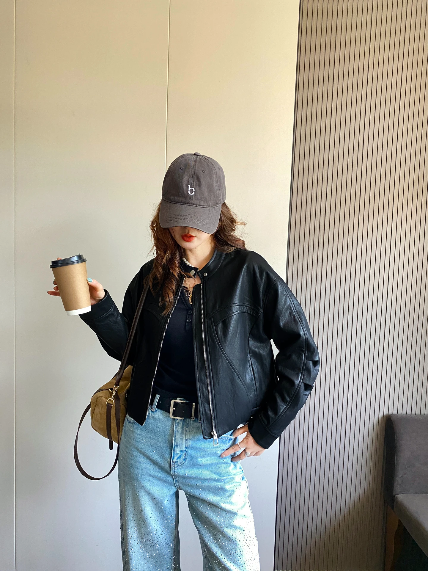 Jaqueta Feminina de Couro PU Primavera 2026 com Gola Alta, Caimento Solto, Efeito Emagrecedor, Estilo Motociclista, Versátil e Quente para Uso Diário