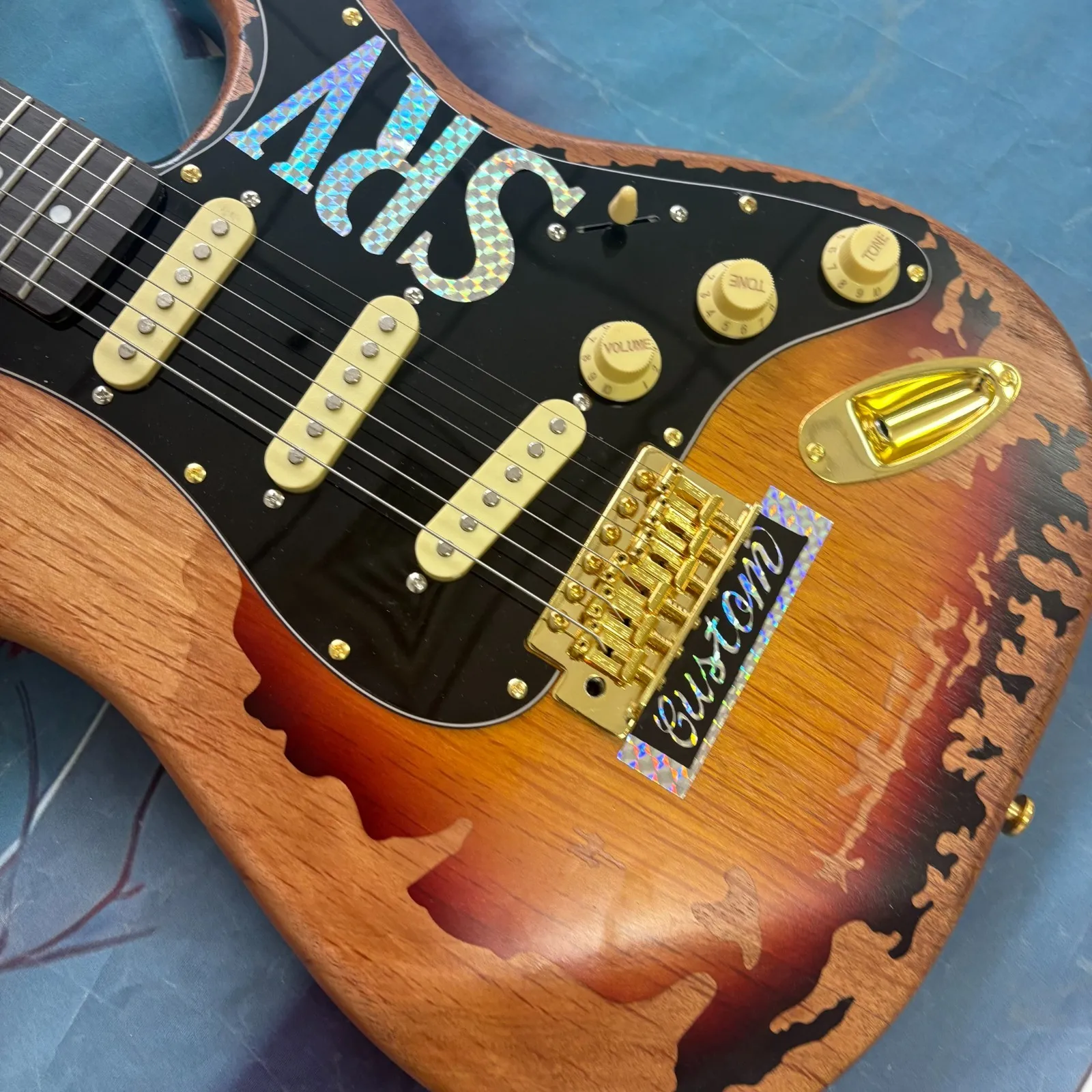 

Горячая новинка 2026: Золотые звукосниматели SSS для гитары с корпусом из ольхи