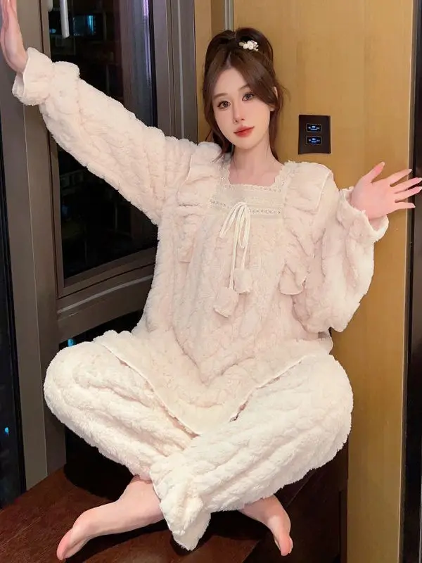 Thickened Coral Fleece Sleepwear Women's Sweet Style Home Clothes Set with Lace Long Pants Sleepwear Suitable for Winter