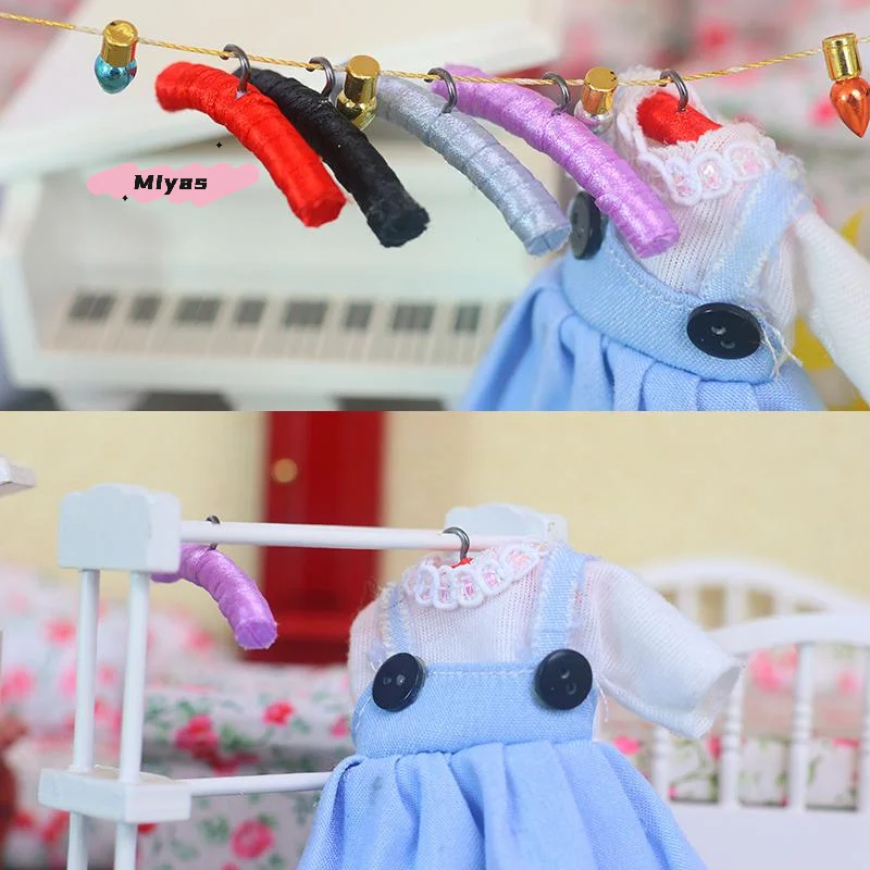 

4Pcs Miniature 1/12 Scale Dollhouse Coat Hanger Set Simulation Dollhouse Furniture Micro Scene Photo Props Pretend Play Toys