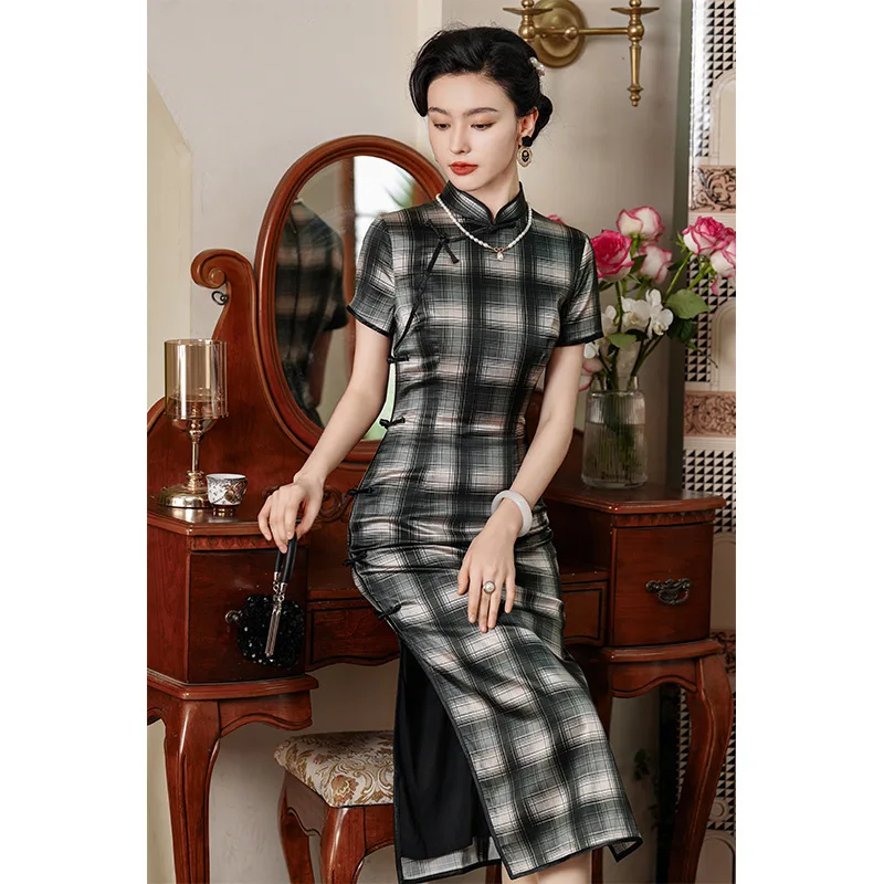 High Quality 2024 Summer Retro Plaid High-End Real Silk Cheongsam Qipao Black and White Mid-Length