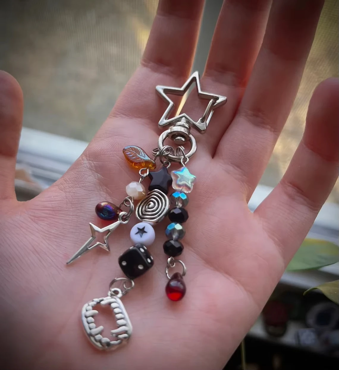 اليدوية مصاص دماء الدم دوامة ستار المفاتيح القوطية الجمالية حلقة رئيسية حقيبة يد الديكور هدايا الهالوين تأثيري