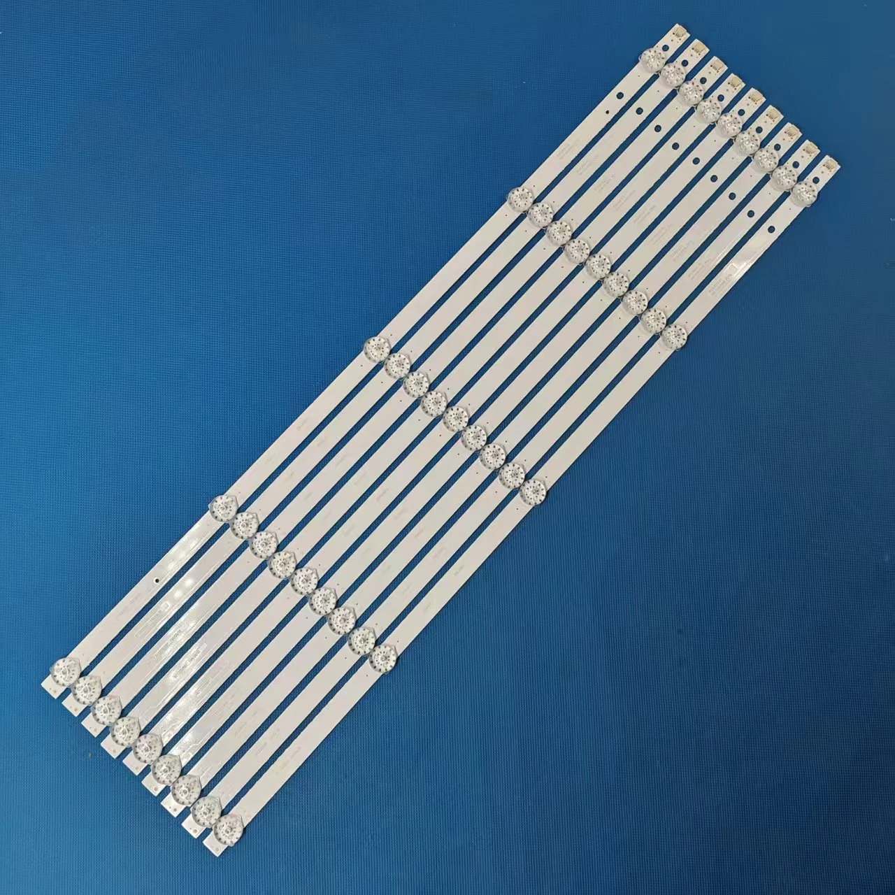 bande-led-pour-cc02550d556v01-irbis-55u1ydx165bs2-43f1ydx184bs2-55u1ydx110bs2-dexp-u55g8000q-g-mf0ye-738-430-1b8c-14-10