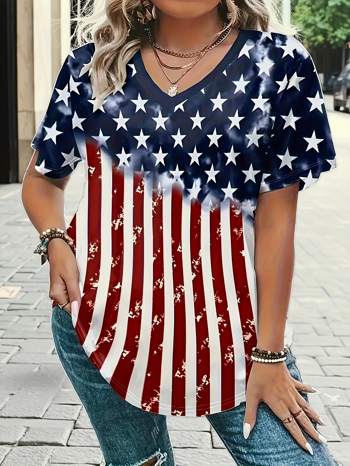 

Женская футболка больших размеров с патриотическим американским флагом и V-образным вырезом — повседневная, с короткими рукавами, из эластичной смеси полиэстера, подходит для машинной стирки, подходит для весны и лета.