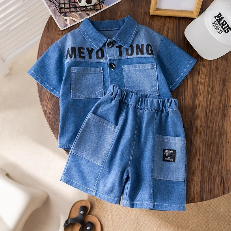 2025 2PCS Abbigliamento per bambini Ragazzi Estate Nuovo Denim Giacca a maniche corte + Pantaloncini di jeans Moda Baby Outfit Set Abbigliamento sportivo casual
