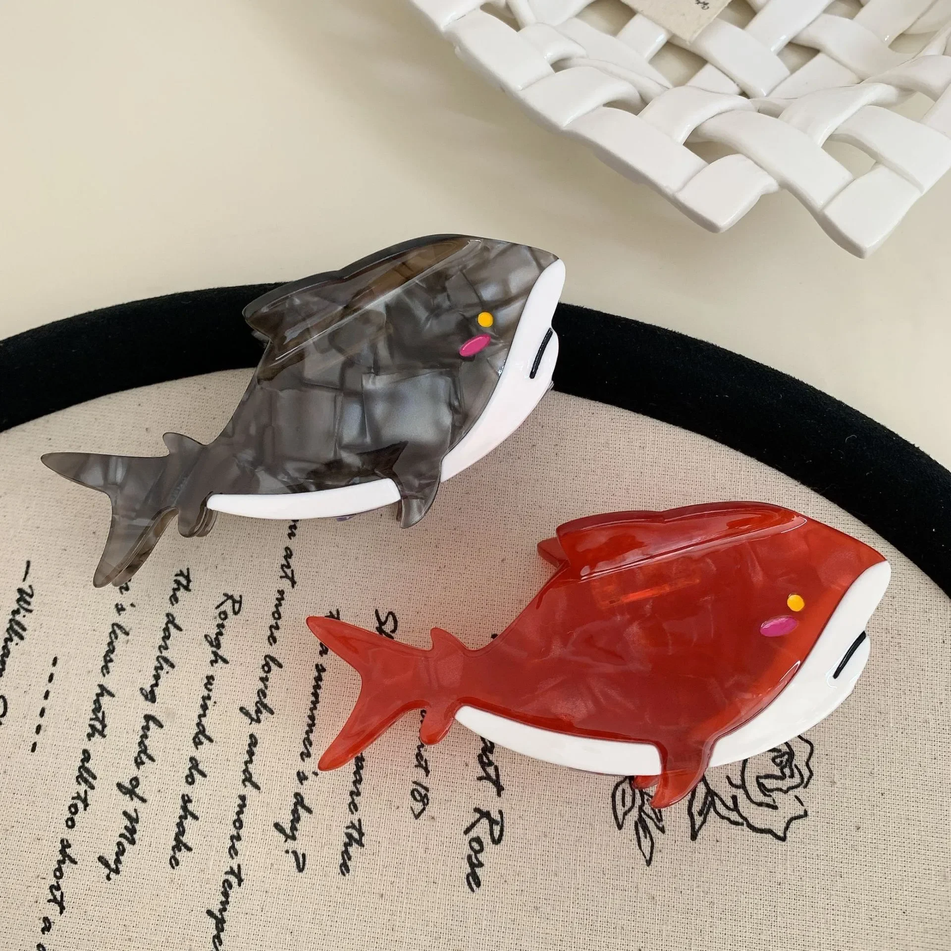 

New Marine Life Series Acetate Hair Claw Creative Color Blocked Shark Design Pan Hair Crab Clip Women's Hair Accessories