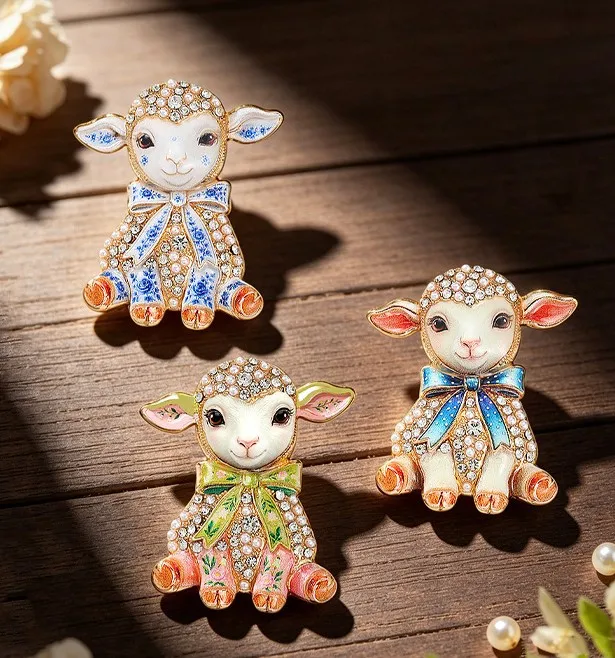Cross border new cute lamb rhinestone sheep brooch clip, high-end moving object brooch accessory