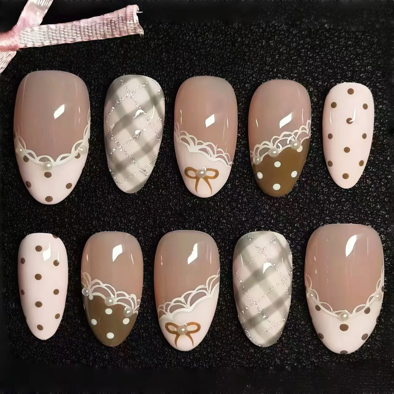 24Pcs Simple Short Almond Fake Nails Pink French Lace Polka Dot Gilded Ins Design False Nail Art Sweet Plaid Nails Sets Press On