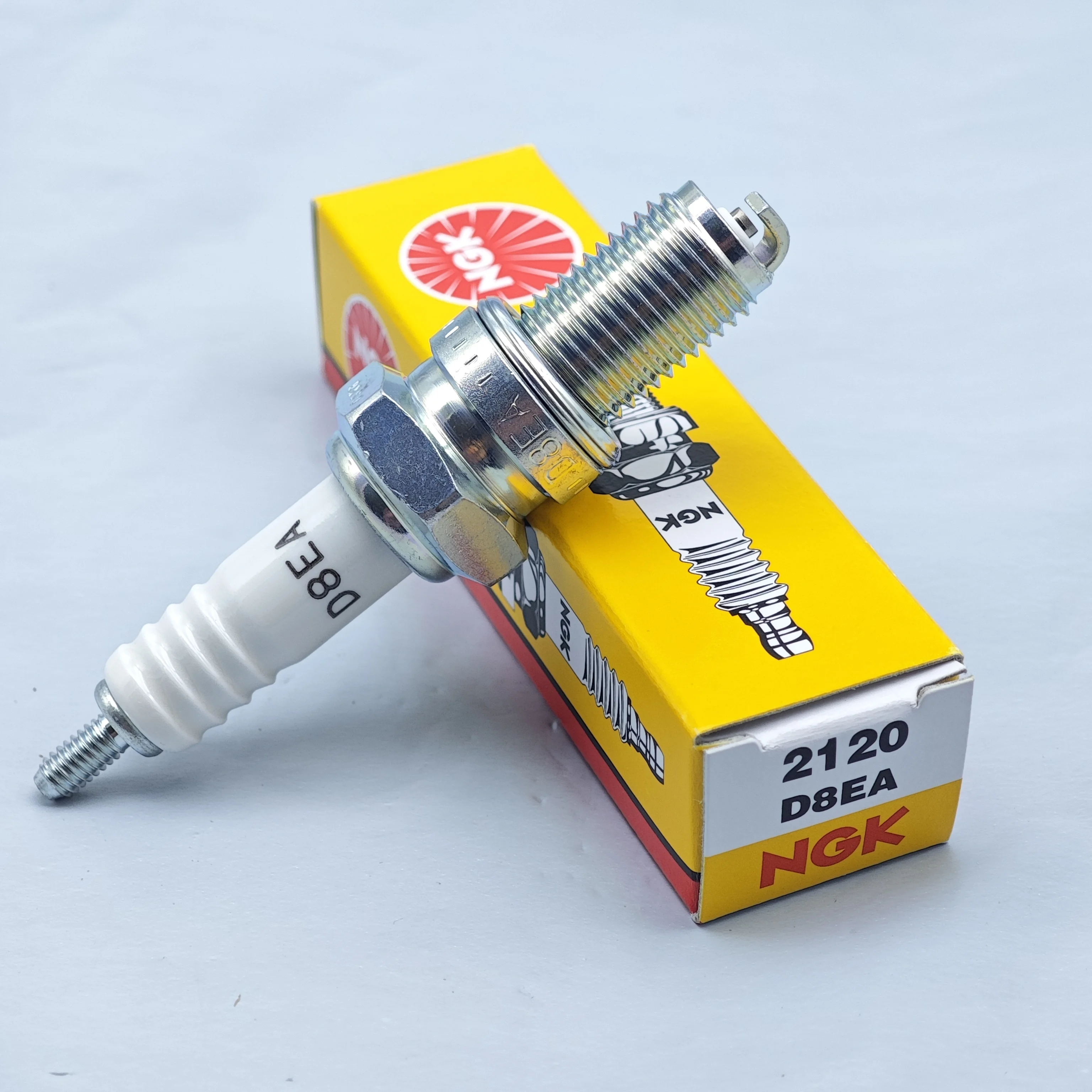 1pcs Original NGK Spark Plug D8EA Knight car CG125 CG150 tricycle 200 D8TC D8EA  2120 spark plug