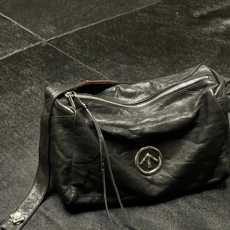 

Черная сумка-подушка из кожи Black Stone, классическая, вместительная, на одно плечо, через плечо, мягкая, для поездок на работу, модель Arrow Bag