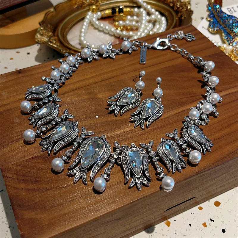 Women Tulip Flower Necklace Exaggerated Retro Power Earrings Set 2024