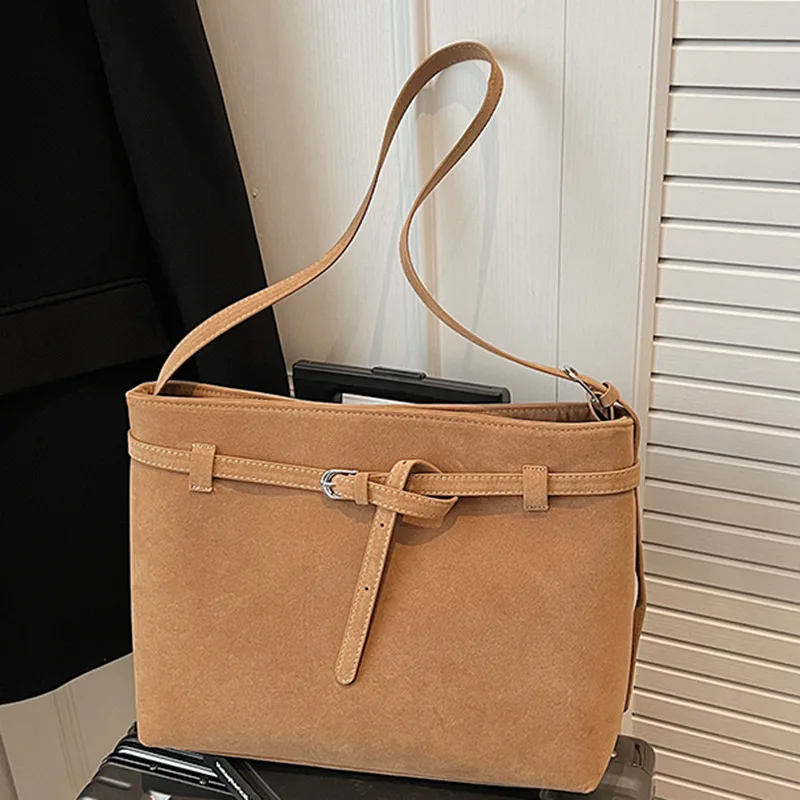 

Новинка 2023 года, осенняя замшевая сумка подмышки в стиле ретро, пригородная большая вместительная сумка-тоут, сумка через плечо на одно плечо для женщин