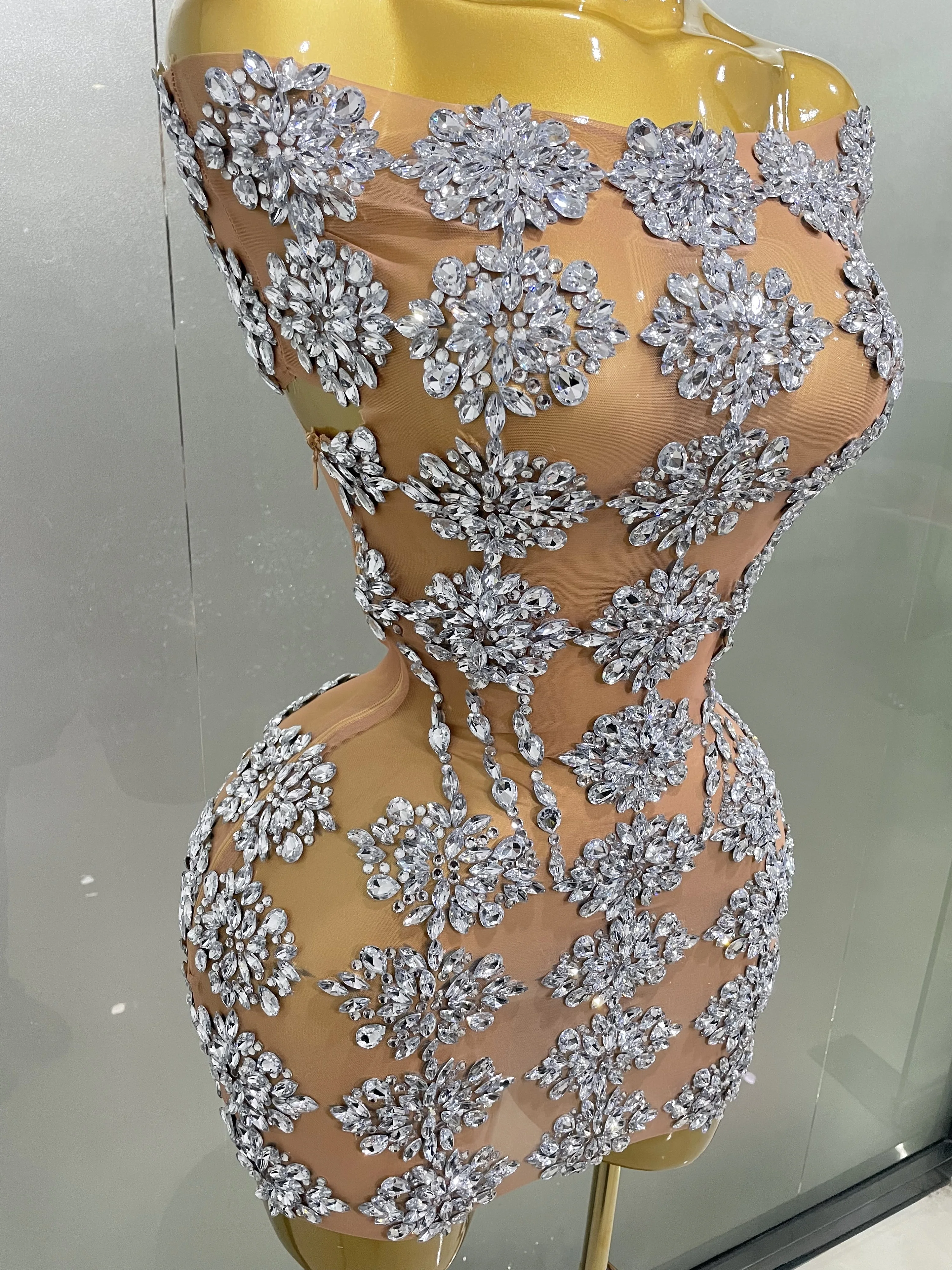 Luxury Sparkly Rhinestone ตาข่ายมินิชุด 2025 ผู้หญิงเซ็กซี่ไนท์คลับปาร์ตี้เต้นรําเครื่องแต่งกายนักร้องนักเต้นแสดงเวทีสวมใส่