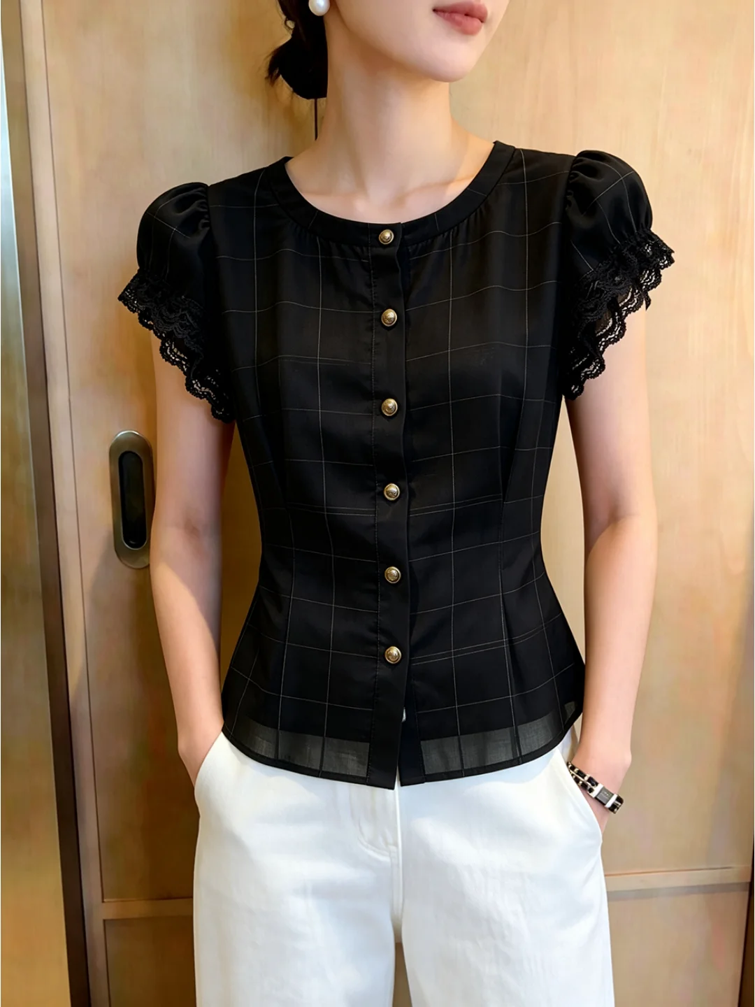 

Slim Fit Plaid Lace Casual Shirt Women's Bubble Sleeve Design Spring Summer New Korean Style round Neck Button up Top