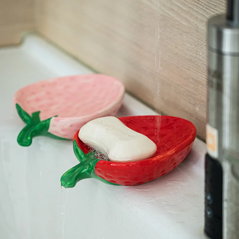 

Керамическая мыльница в форме клубники, портативная милая сливная мыльница, креативные принадлежности для ванной комнаты, роскошное украшение для дома и ванной комнаты