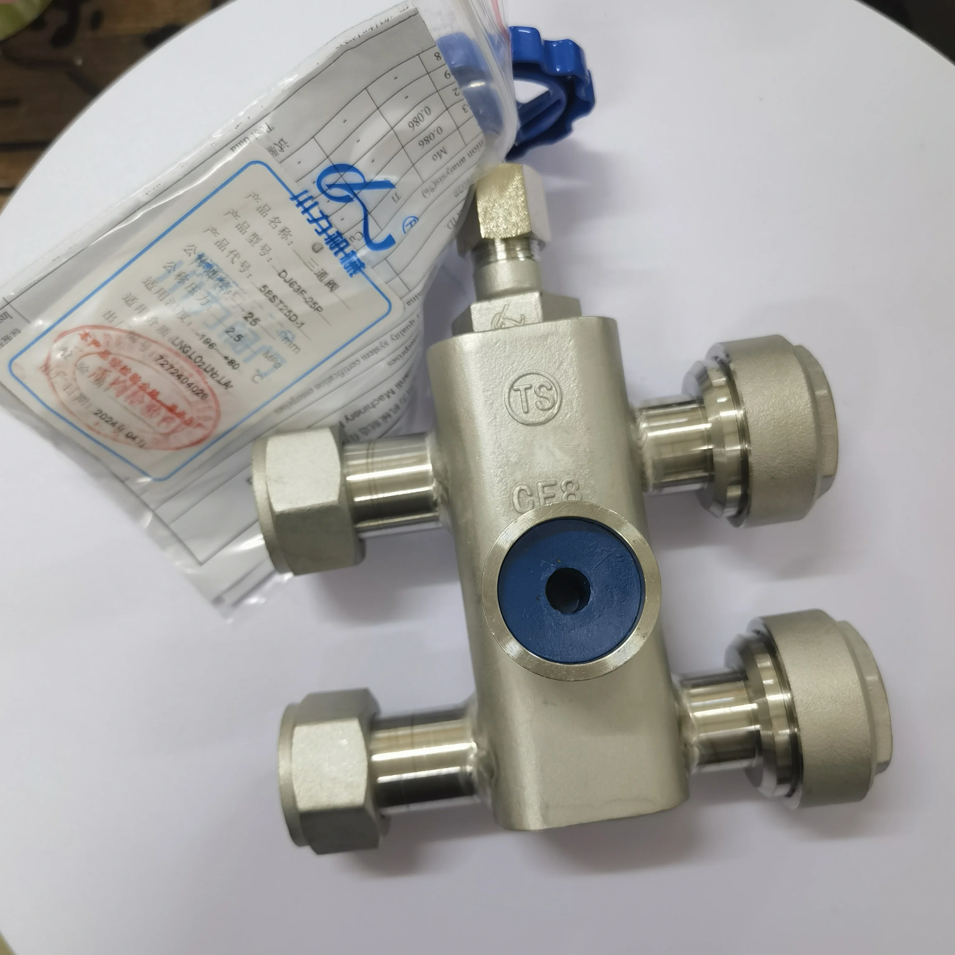 Low temperature three-way valve DJ63F-25P liquid nitrogen oxygen argon hydrogen liquefied gas pressure reducer