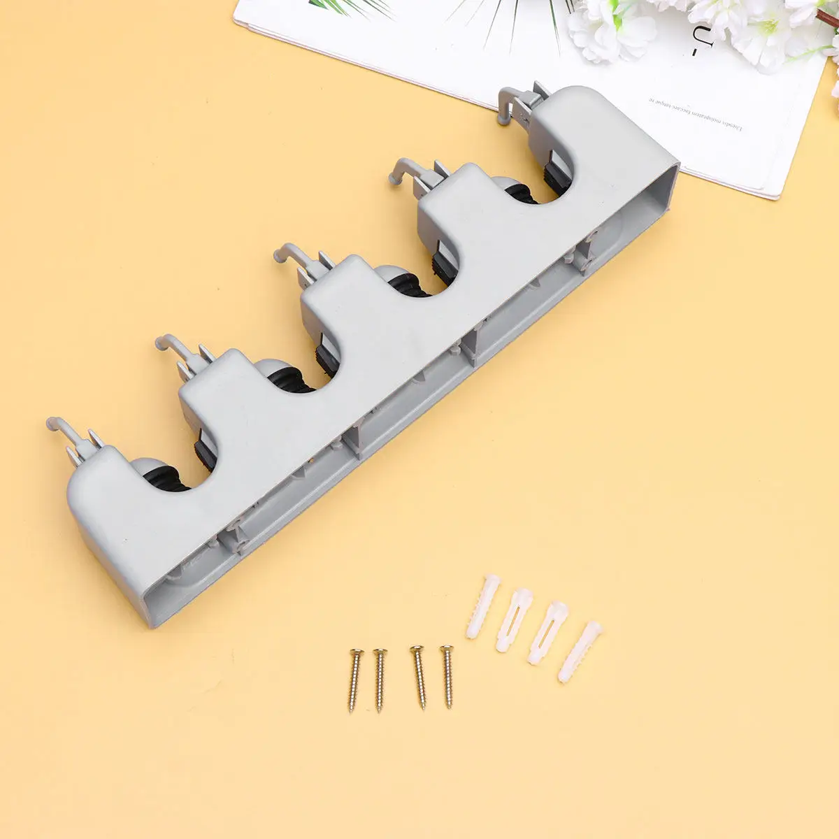 

Держатель для швабр на 4 слота и 5 крючков, серый, для ванной комнаты, сверхпрочный органайзер для уборочного инвентаря, компактная полка для хранения швабр, защита от ржавчины