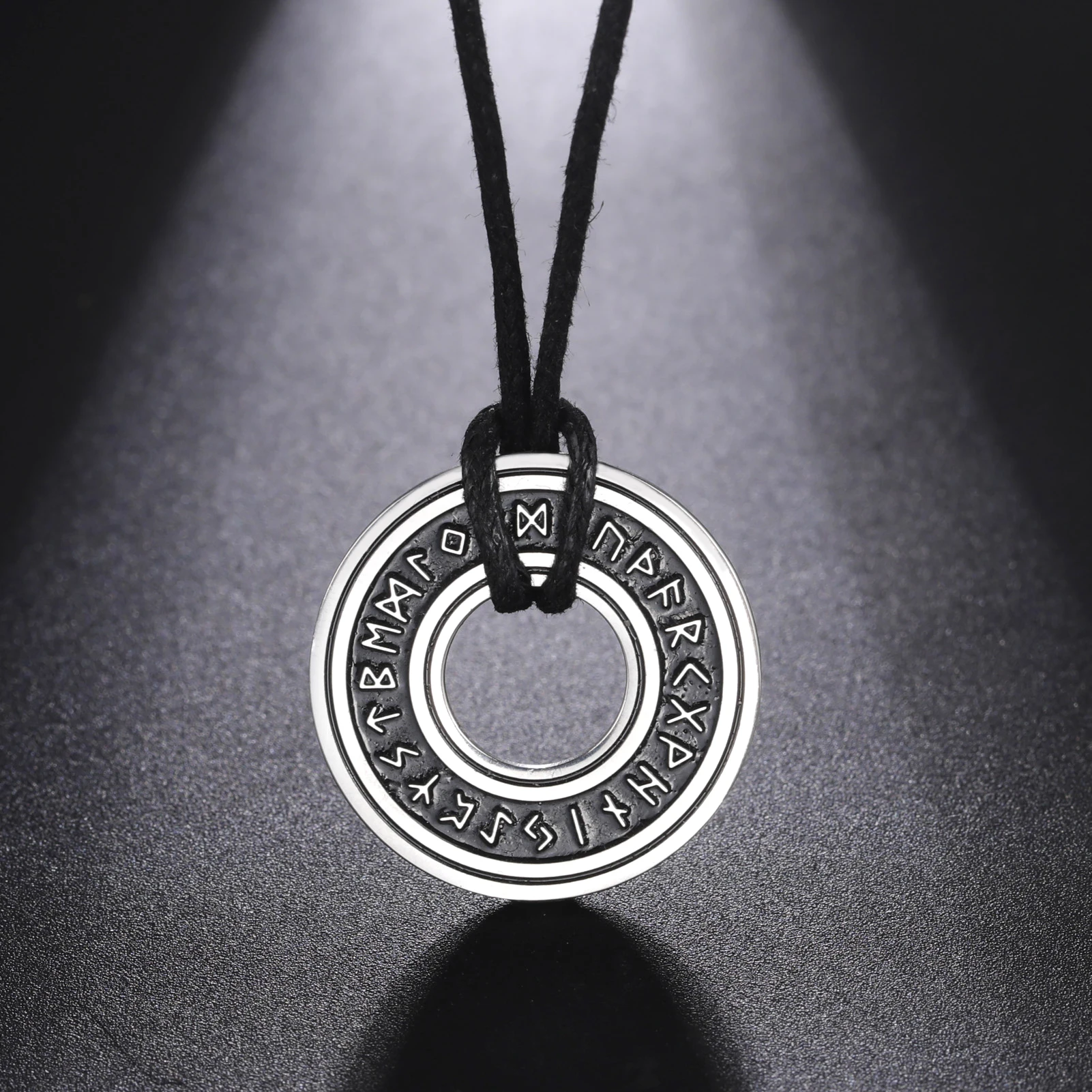 Vintage Nordic Rune naszyjniki dla mężczyzn ze stali nierdzewnej Norse Runes Viking Jewerly Pagan Elder Futhark wisiorek Amulet talizman
