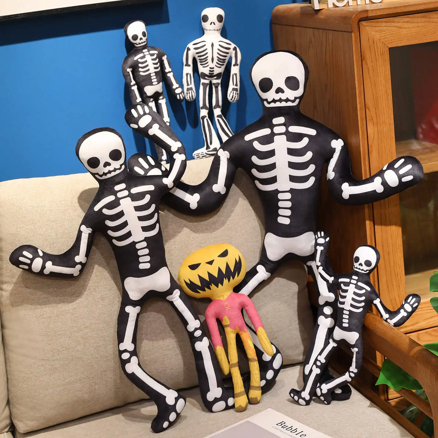 

40cm Long Skeleton Body Pillow - Popular Halloween Plush Decoration with Pumpkin Accents, Spooky Gift for Kids & Adults