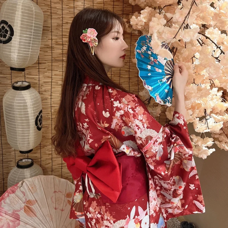 Mooie Japanse Stijl Retro Shell Vormige Waaierzijde Doek Bamboe Opvouwbare Fans Bruiloft Hand Fans Elegante Bloem Gebogen Fanbone