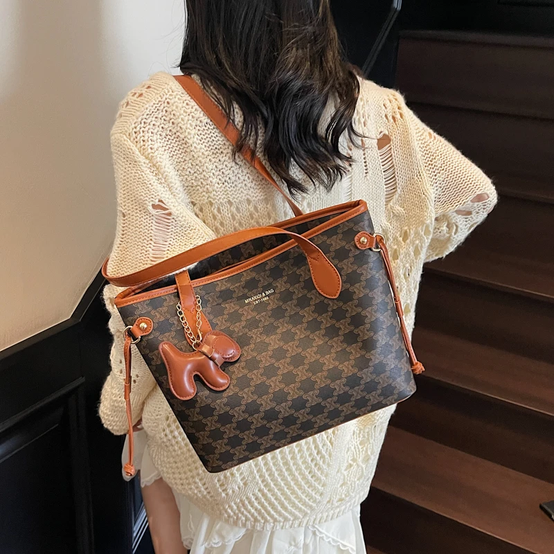 

Elegant High-End Shopper Bag For Fashionable Women With Large Capacity Solid Color And Versatile Commuter Use