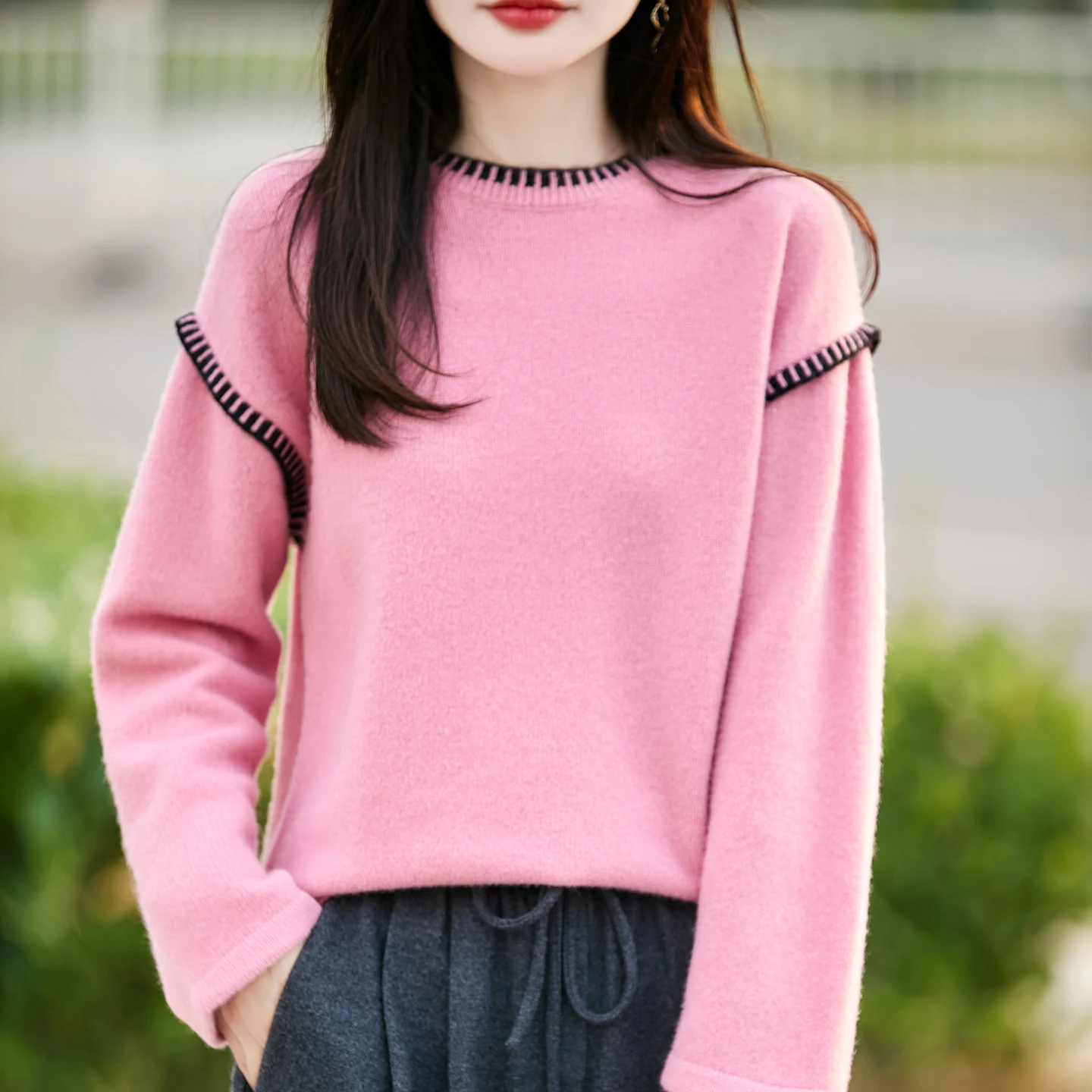 

Осень/зима 2025, новый свитер из 100% чистой шерсти, женский контрастный свитер с круглым вырезом и рукавами с открытыми плечами, модные шерстяные топы