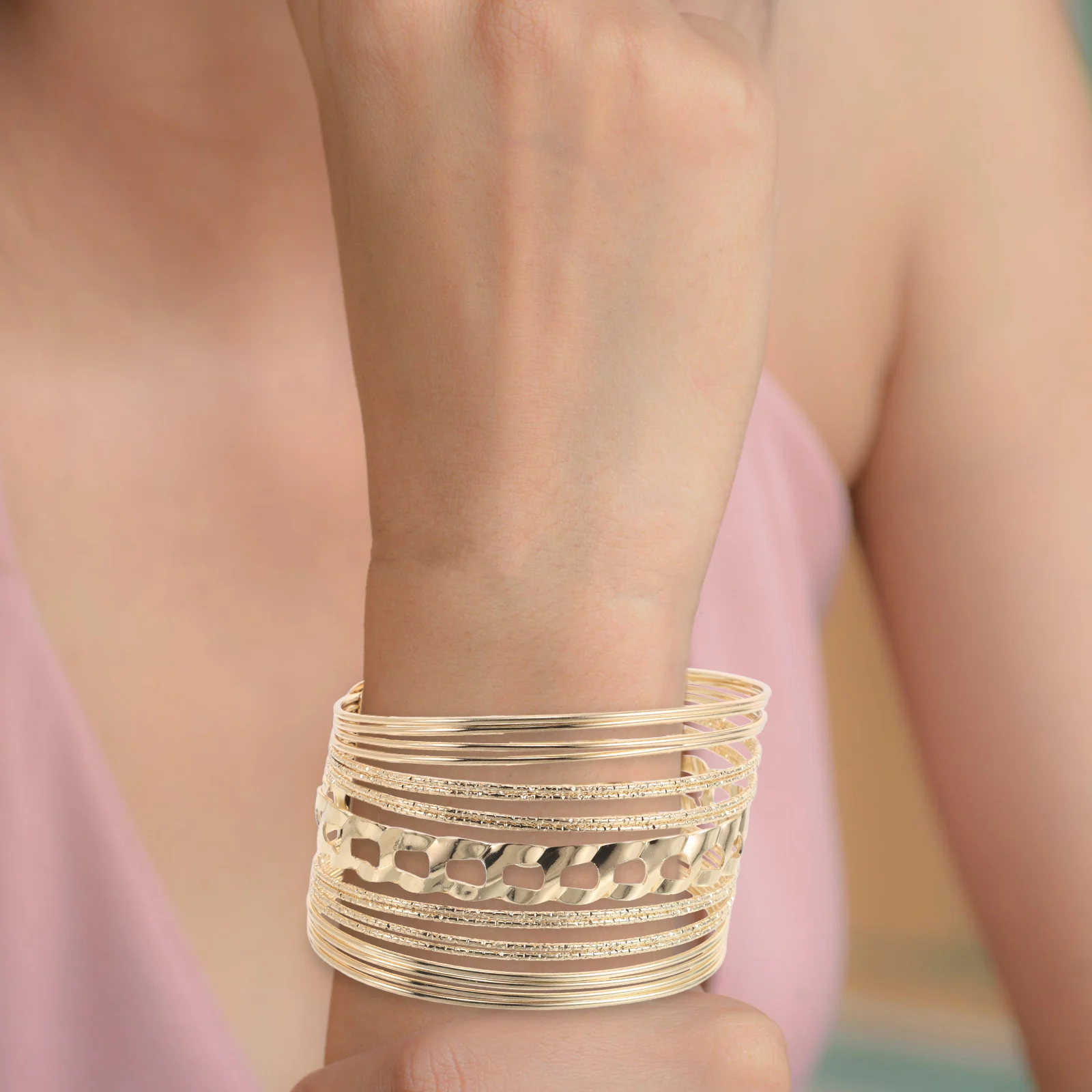 

2 Pcs Hollow Metal Bracelet Chunky Cuff Bracelets Black Bangles for Women Multi-layer Adjustable Open