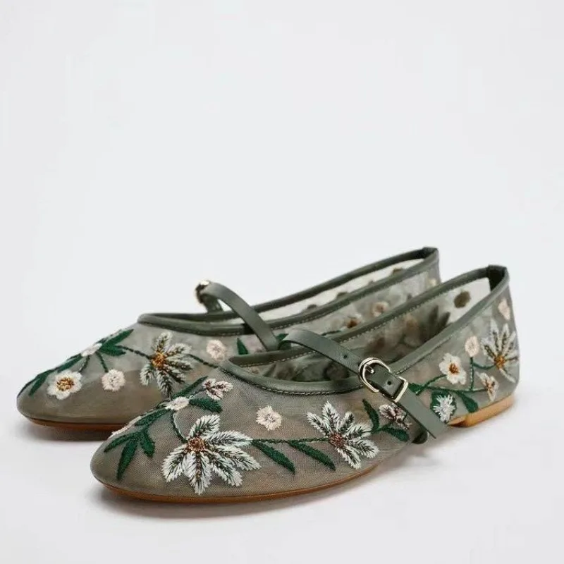 2026 Autumn New Women's Shoes Fashion Flower Embroidered Mesh Ballet Flat Shoes Chinese Style Women's Shoes view 2