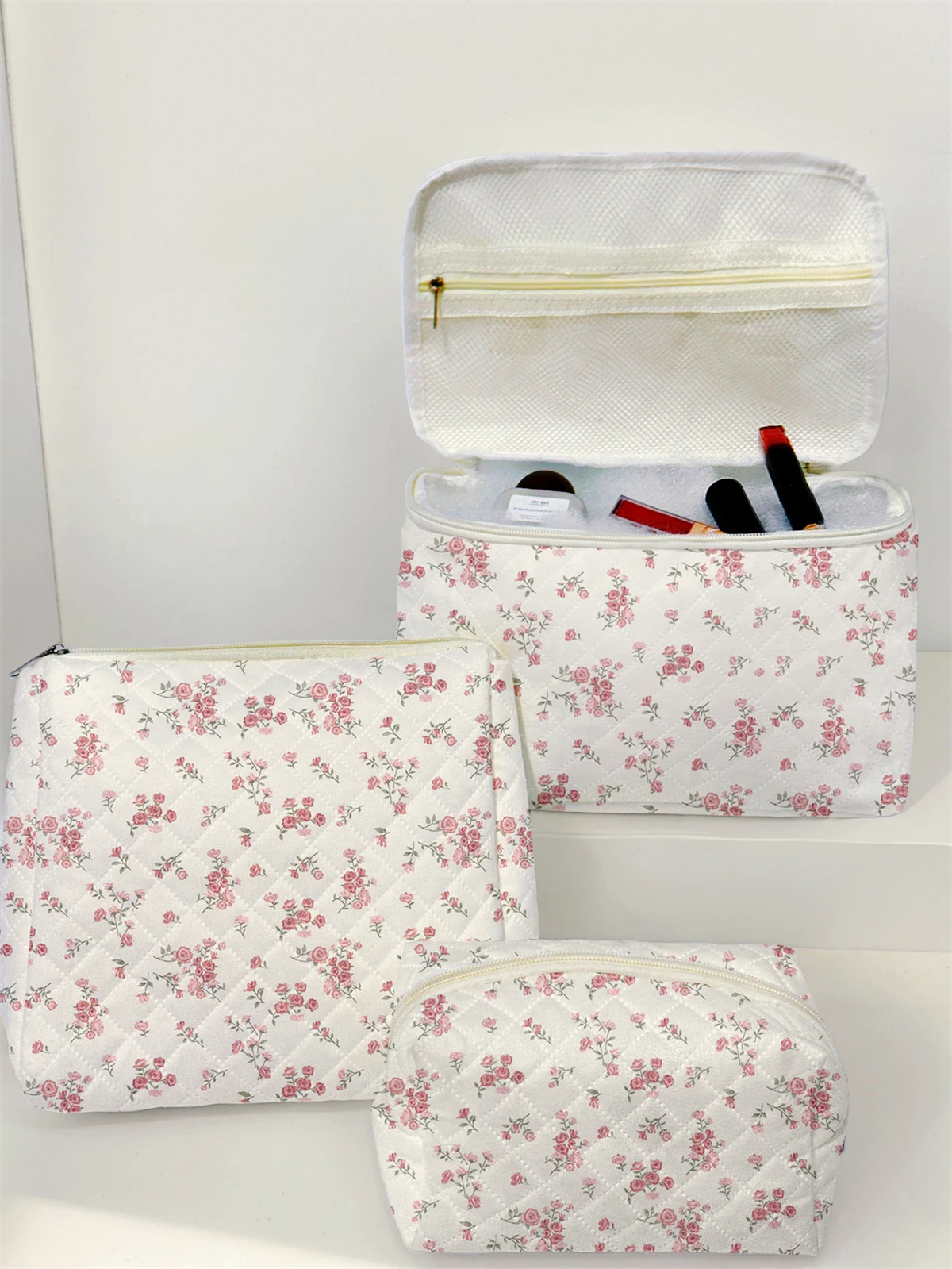 

1 Set Portable Makeup Bag, Large Capacity Design, Easily Accommodate Your Cosmetics, Lightweight And Portable For Storing Cosmet