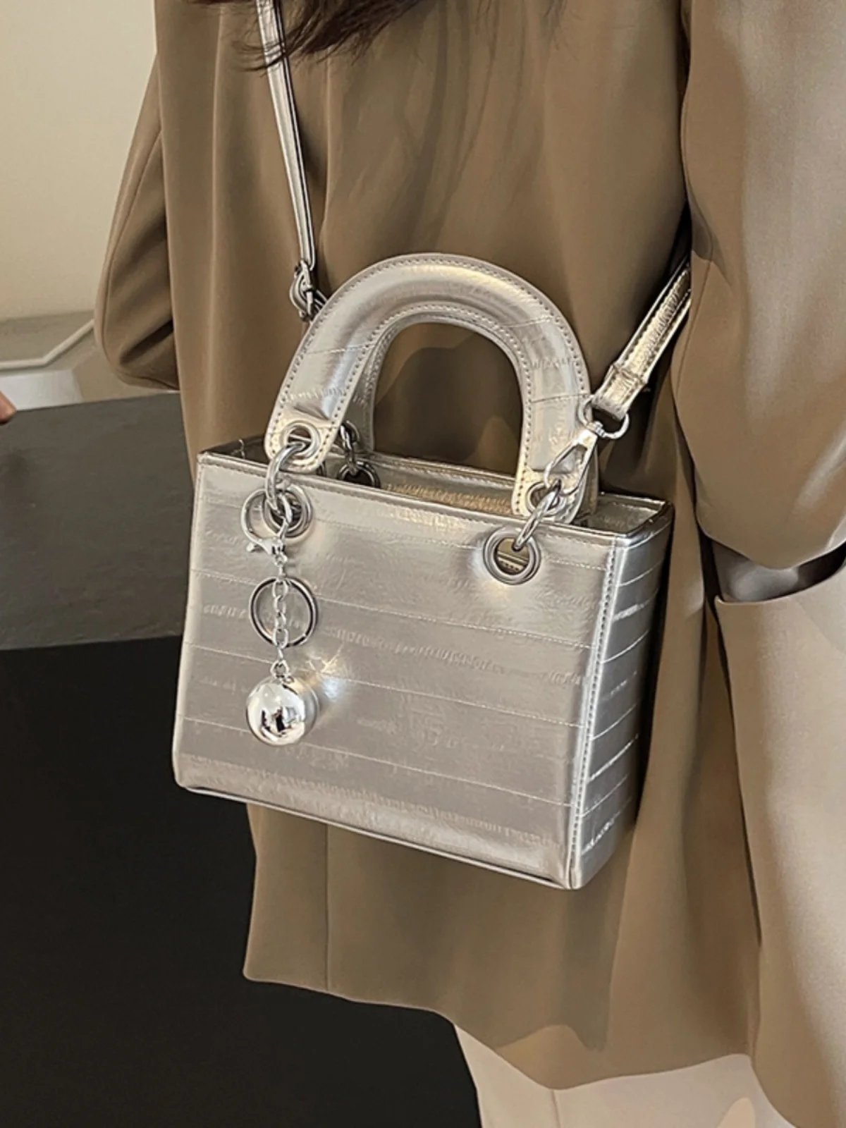 Women Popular Silver Leather Bright Surface Handheld Bag New Fashionable Solid Color Crossbody Bag Versatile Small Square Bag