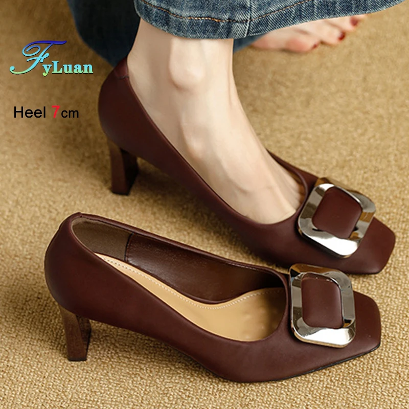 

Новые женские туфли-лодочки на толстом квадратном каблуке 7 см, цвет бордовый, с квадратным носком и пряжкой, для вечеринок, весна-осень